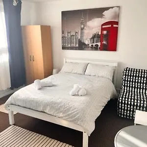 beautiful-rooms-close-to-brick-lane.brighton-hotels-england.com/
